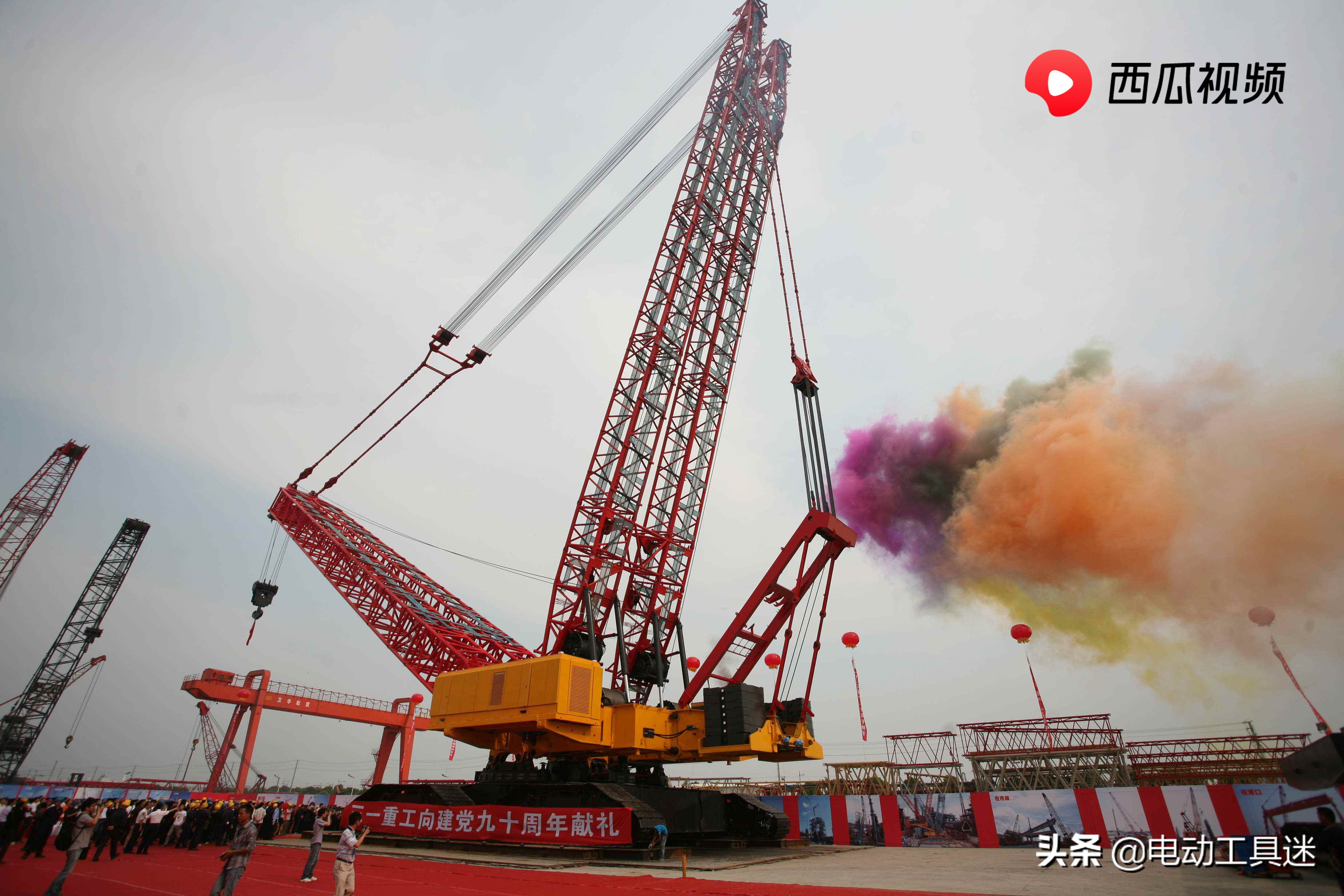 中国超级吊装机械视频,超级起重机中国