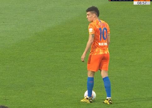 郑铮2个词语评价郭田雨，大赞中卫新搭档莫伊塞斯，还有2点遗憾