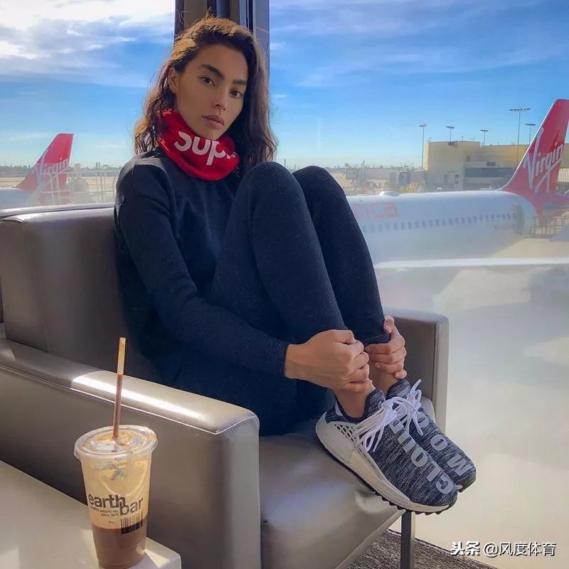 *窥偷**女神AdrianneHo的ins照片，我仿佛打开了新世界的大门……