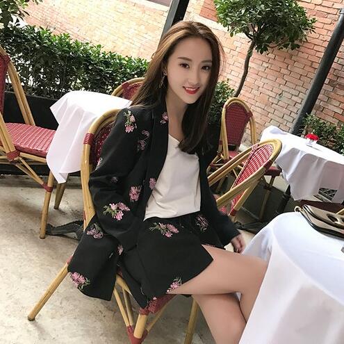 小西装怎么搭配好看,小西装怎么搭配更有气质