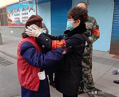 今天，让我们把镜头对准社区小巷总理