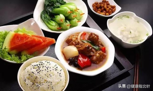 先吃菜还是先吃水果,先吃菜再吃水果