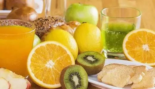 雅诗兰黛美白精华新老款,雅诗兰黛晶透沁白淡斑精华水