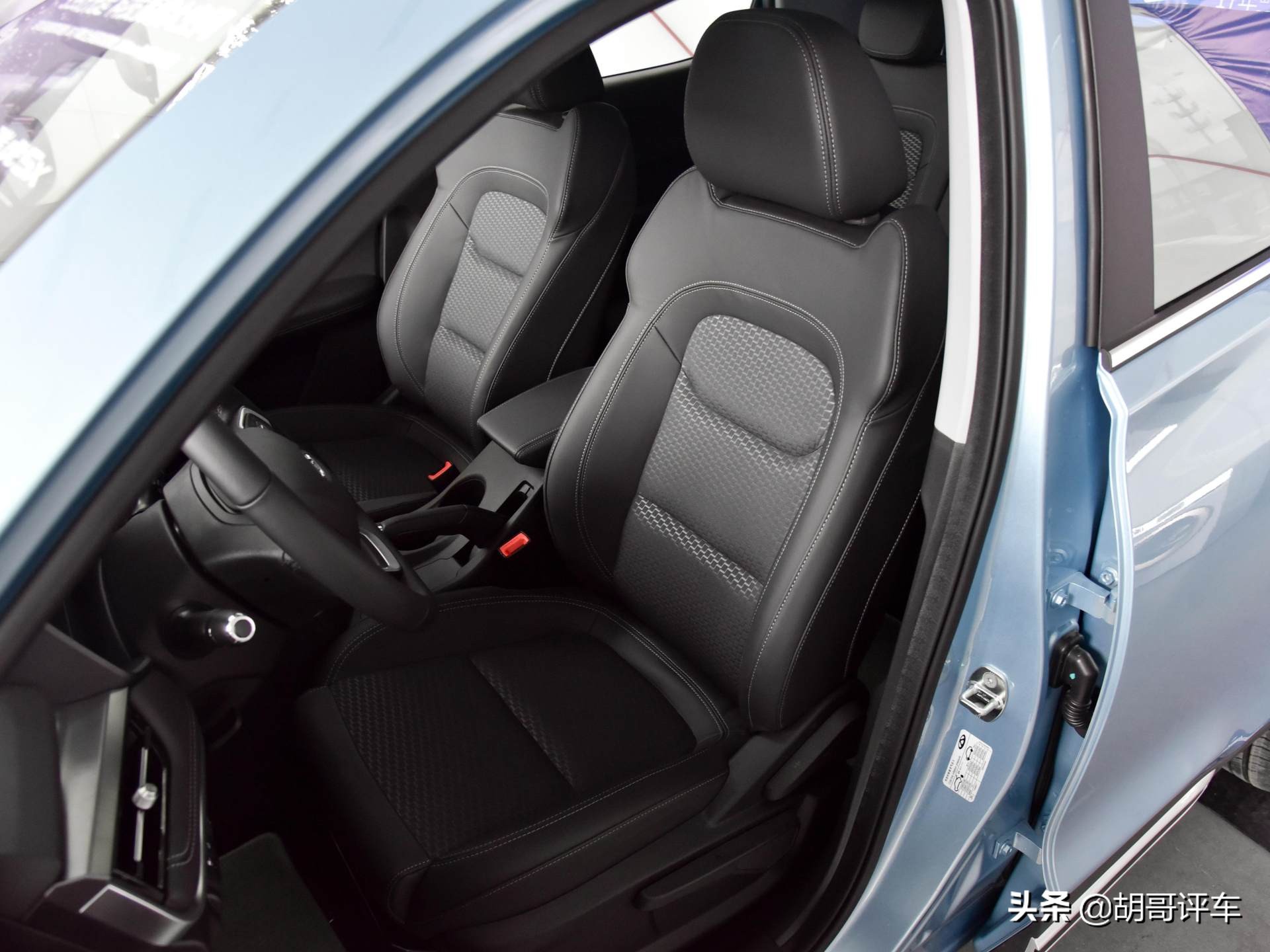 小型suv瑞虎5x,价格低空间大不到十万买辆瑞虎5x