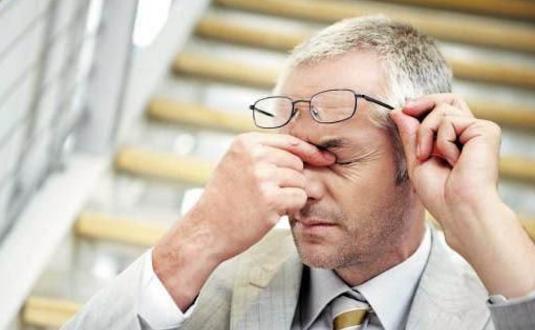 “左跳财右跳灾”有科学依据吗?专家带你揭秘经常眼皮跳动的原因