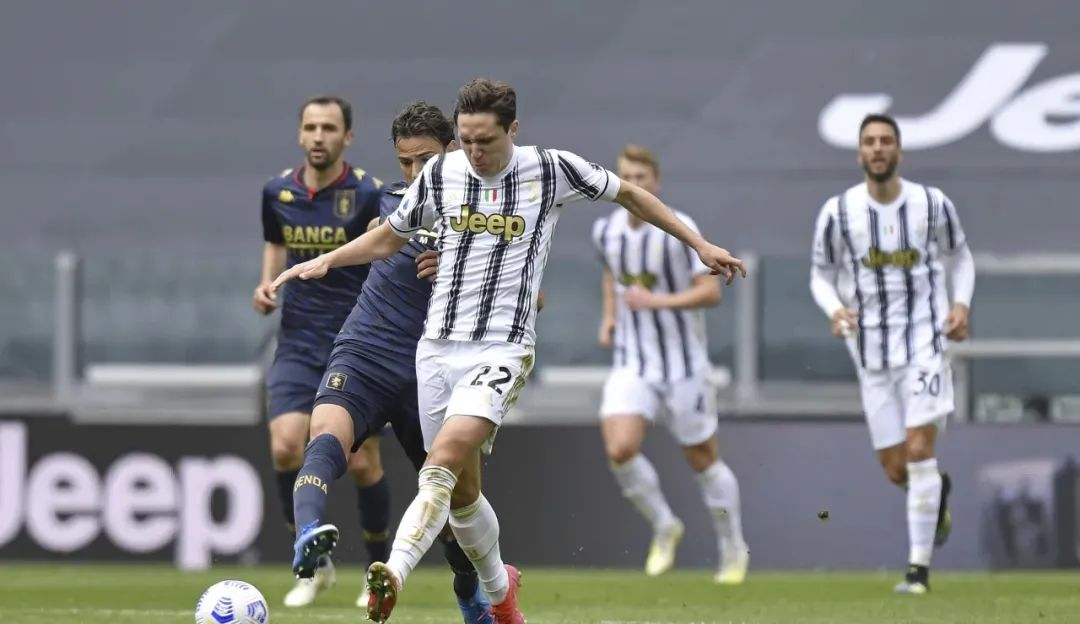 皮尔洛回应c罗批评,尤文教练皮尔洛讨论c罗