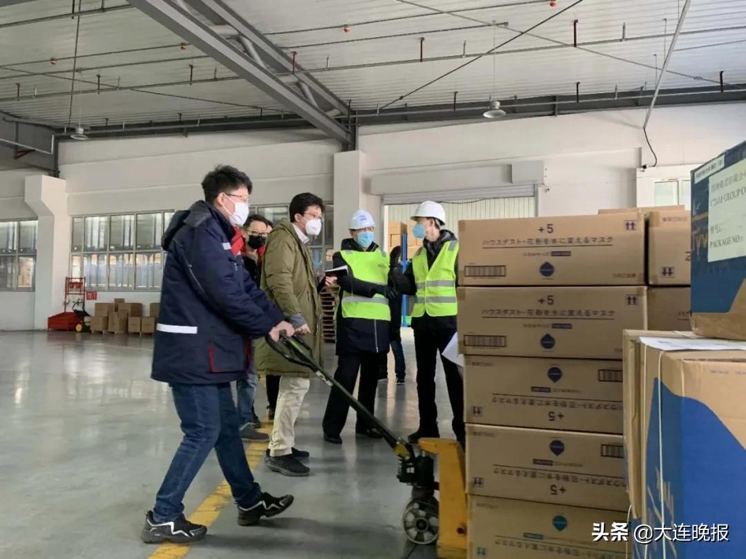 致敬大连最美守护者,大连致敬抗疫英雄图片