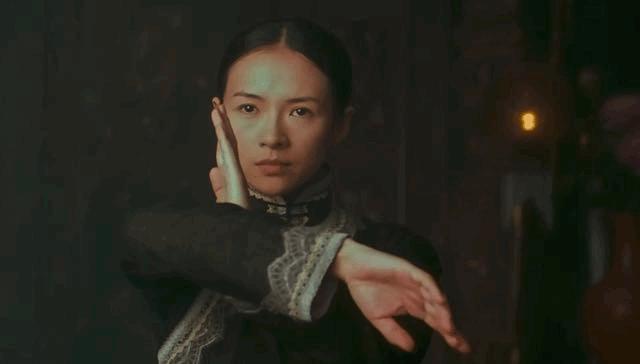 经常戴美瞳的女明星,被美瞳毁掉