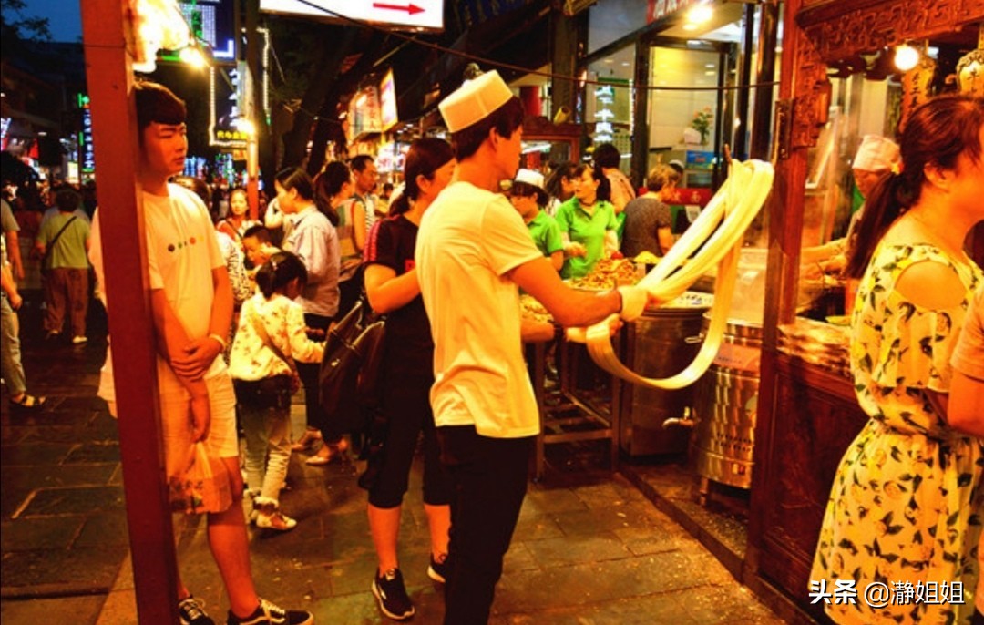 西安探店美食回民街,相约西安回民美食街