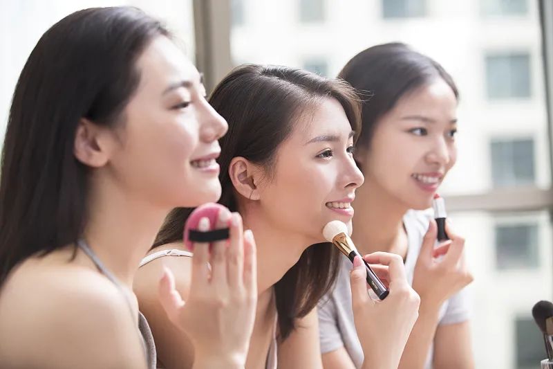 那些不想打扮的女生,显白的女生