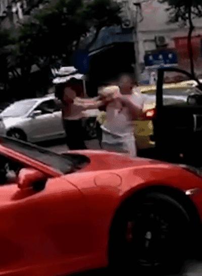 保时捷女车主丈夫免职后续,重庆保时捷女司机官方通报