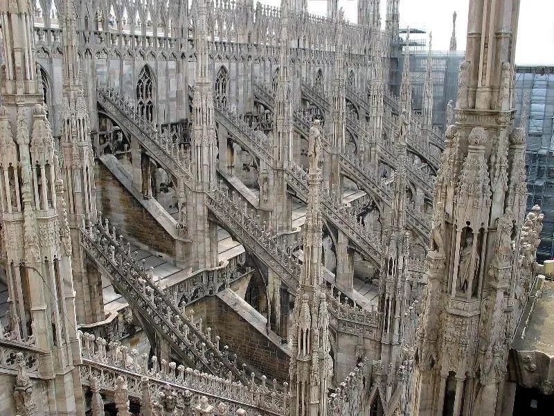 巴黎圣母院教堂叫什么名字,巴黎圣母院和潮州教堂对比