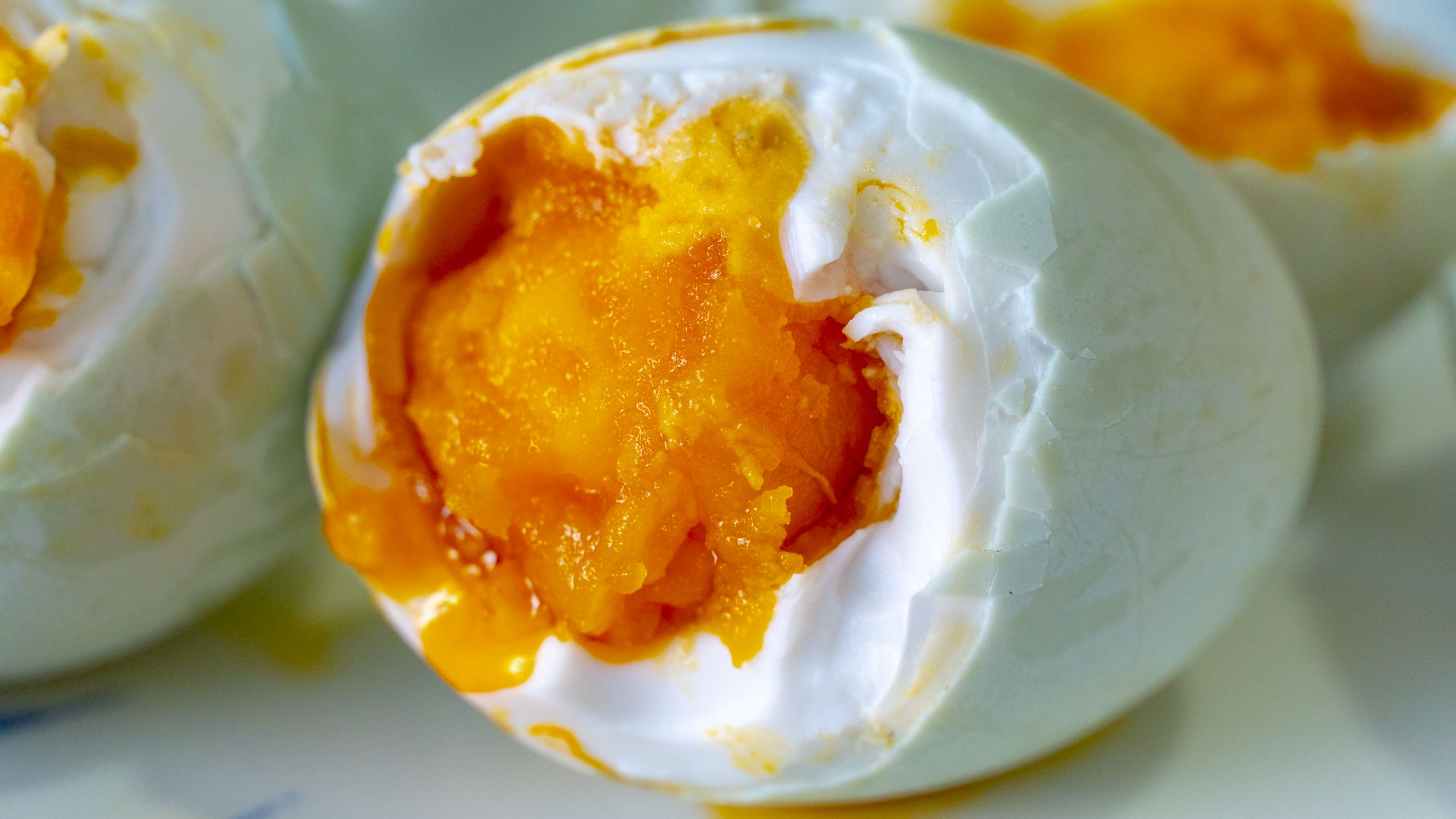 腌鸭蛋怎么腌才起沙流油,鸭蛋怎样腌制出油多又香视频