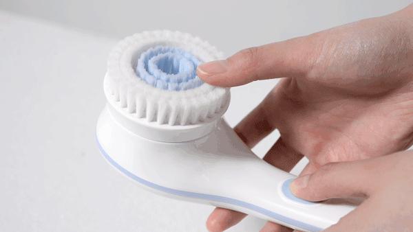 背部搓澡的方法,一个人搓澡怎么搓到后背