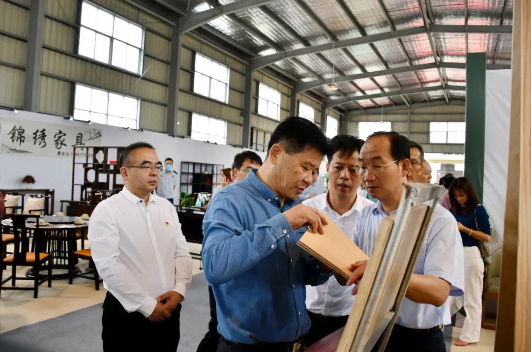 木质家具设计的守正与创新、设计与应用高端对话沙龙丨美家美居说在秀屿举行