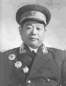 *德朱**满树苹果丢了,陈赓和*锡联陈**总是去串门,有人告密:他俩偷的