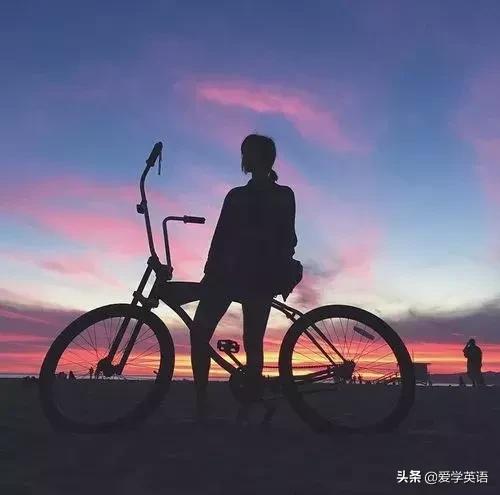 穷”是poor,但“穷游”为什么不是“poortraveling”呢?