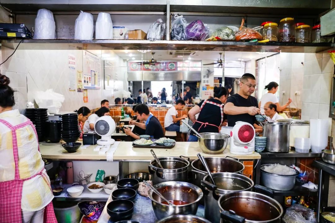 来重庆一定要吃正宗的重庆小面,为什么重庆人天天吃面还不胖