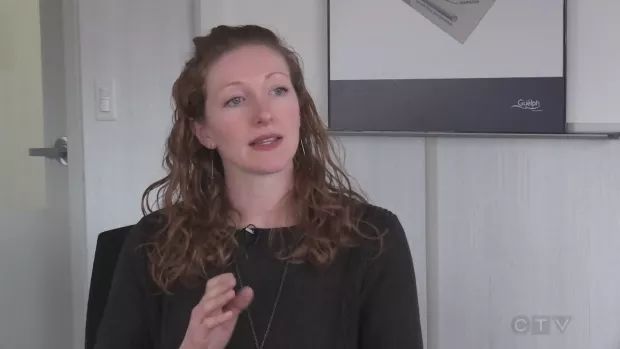 小孩爱穿的鞋,小朋友穿的鞋突然自燃