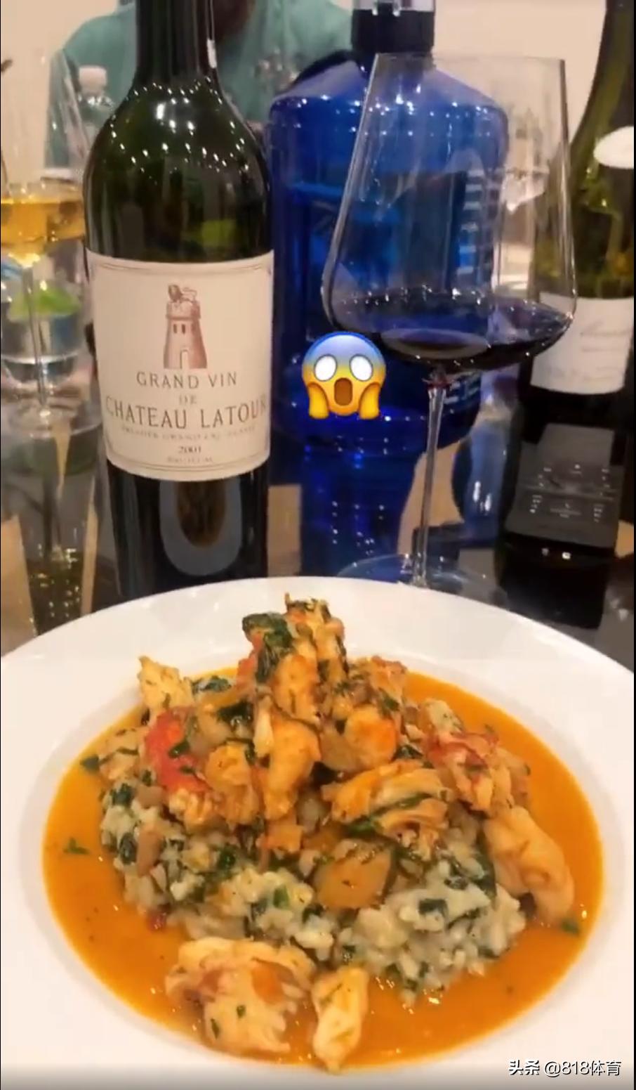 詹皇祖孙3代共进晚餐!开2瓶葡萄酒庆祝,餐后陪老丈人打扑克不来钱