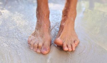 脚气痒痒难忍可以用热水烫吗,脚气痒痒难忍没有药膏