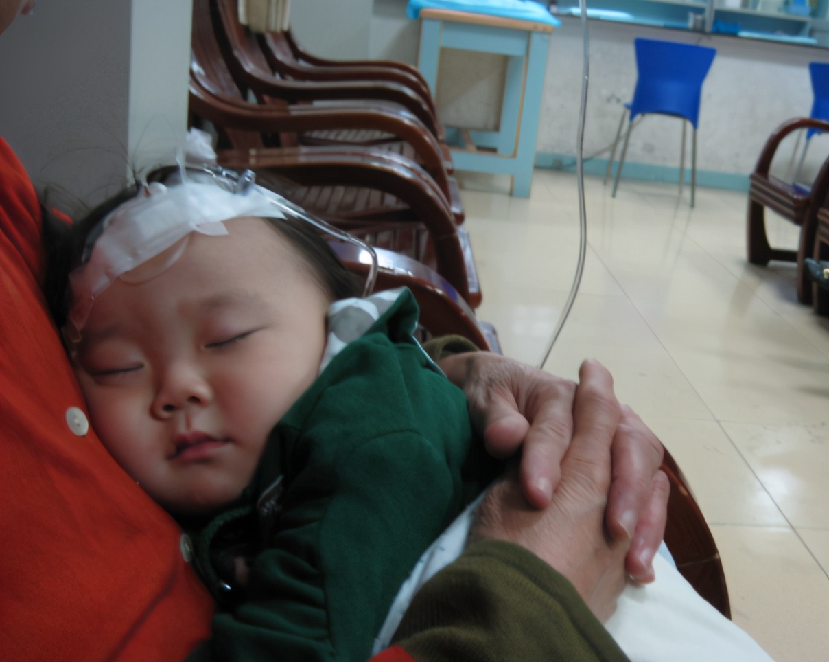 母乳严重不足怎么混合喂养好,母乳完全不够怎么办