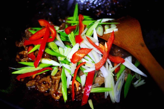 鸡胗炒鸡胗需要焯水吗,炒鸡胗用不用先煮熟