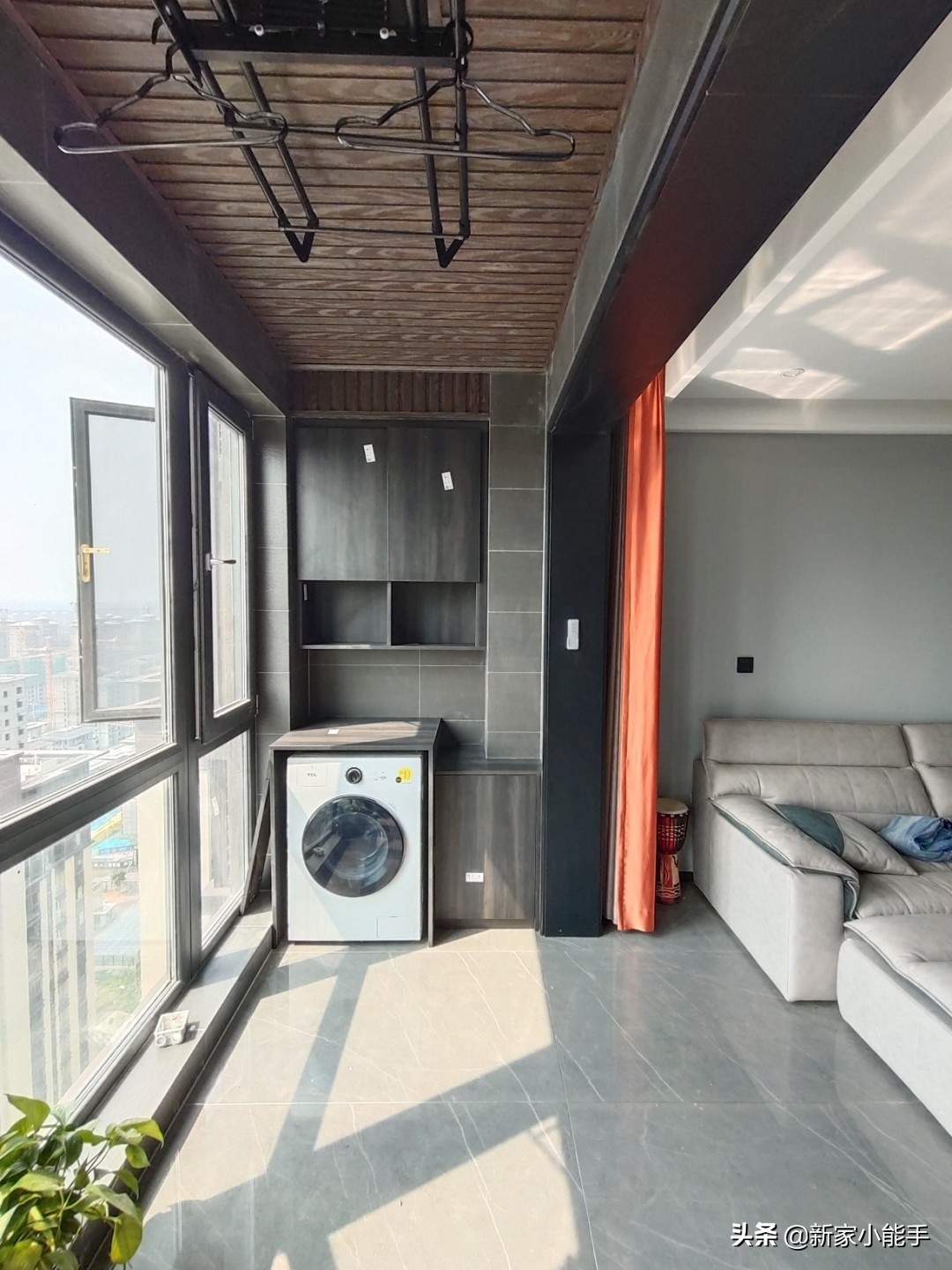 现在装修无主灯好看还是有灯好看,新式装修客厅无主灯