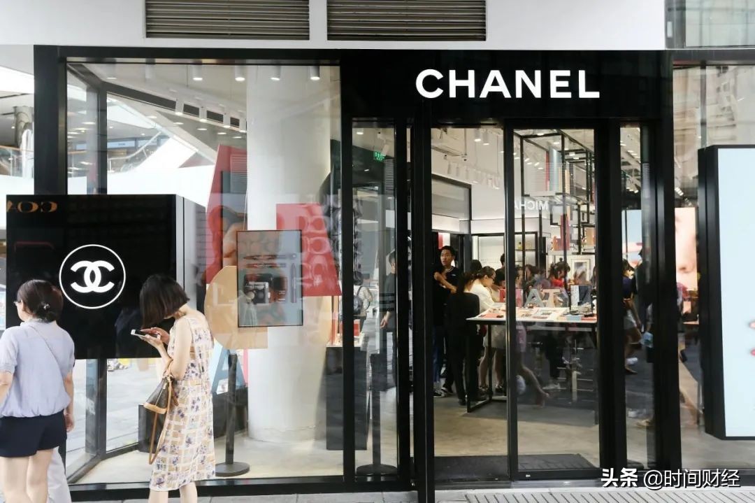法国香奈儿宣布停产：一年利润150亿幕后神秘家族身家超3000亿