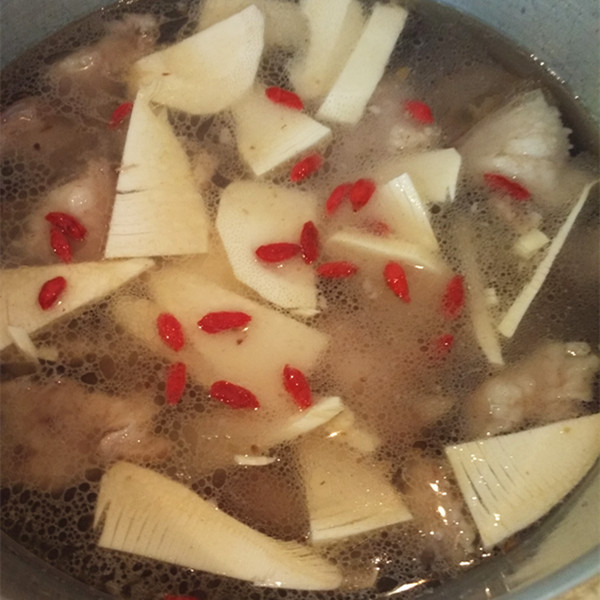 腌笃鲜是上海正宗的本帮菜吗,腌笃鲜食谱材料用什么笋