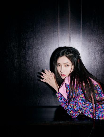 适合夏天的挑染发型,今年流行的发型和挑染颜色