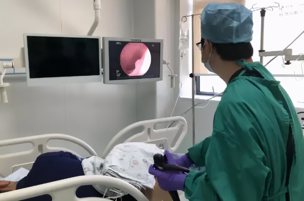 小伙子肚子痛结果查出结肠癌,肚子疼查出结肠癌后续