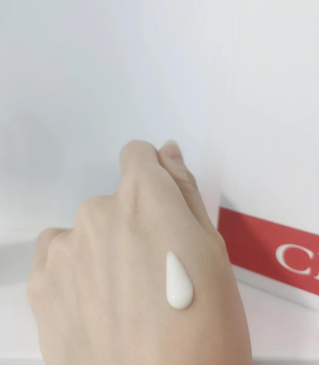 olay双小白搭配娇韵诗精华,olay淡斑精华和娇韵诗使用顺序