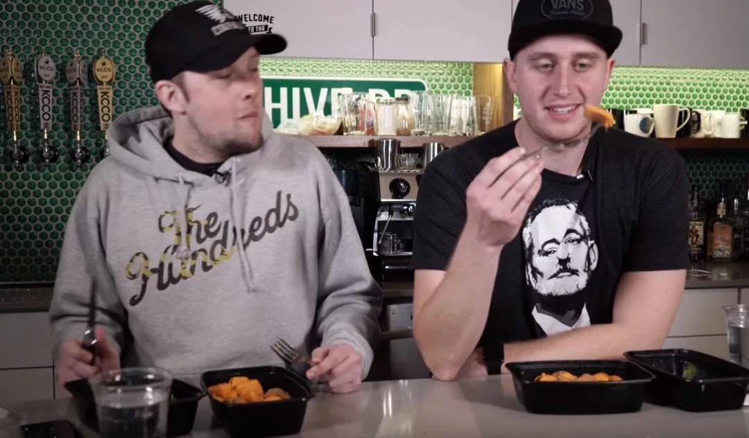 外国小哥模仿魔法师,外国小哥模仿吃东西的动作