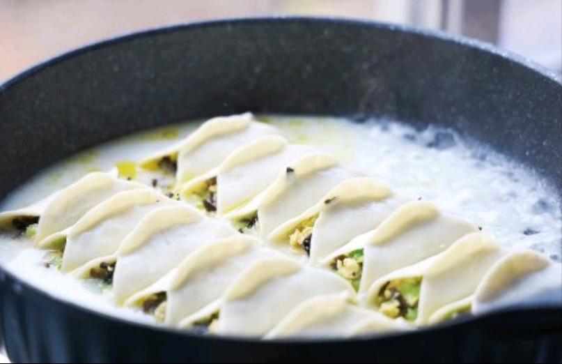 胡萝卜素锅贴的家常做法,素萝卜丝锅贴的家常做法