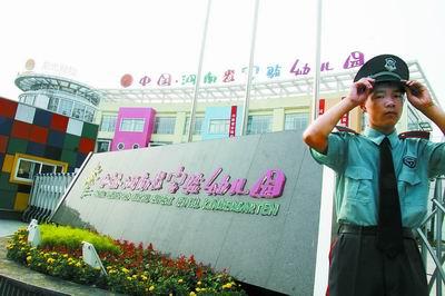 很多家长挤破头要去民办学校,家长挤破头都想让孩子上的学校