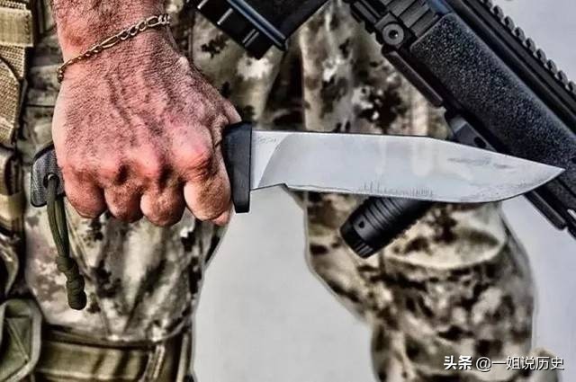 如果你和贝爷去探险,以下*器武**4选1防身,网友:选第4最实用