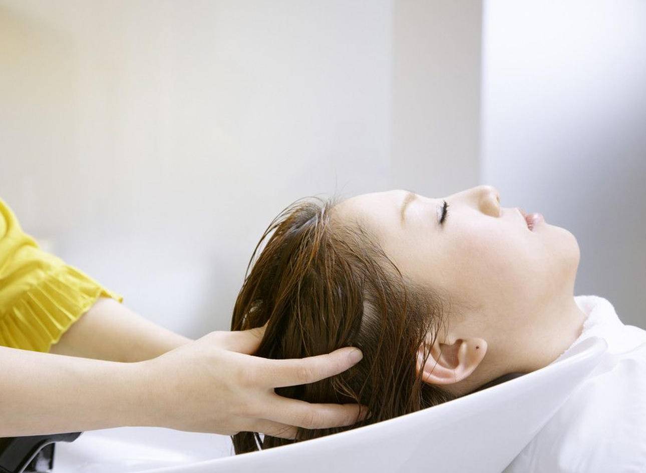 月子期间洗脸好还是不洗了好,月子里从来不洗澡和天天洗的区别