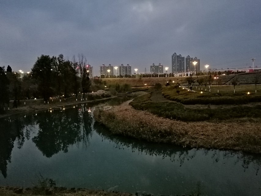 曲靖泰丰公园,晨拍泰丰公园路边