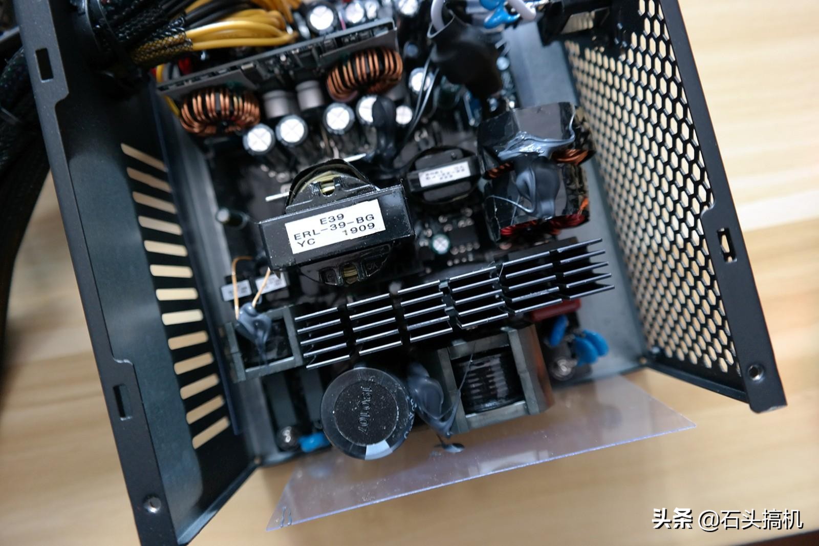 鑫谷gp700g白金版额定600w,鑫谷gp700p黑金