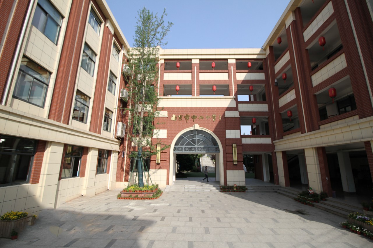 看完南京中山小学的家长，我觉得自己家孩子不配上学