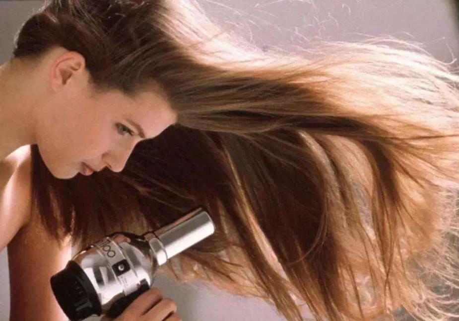 烫头怎么才能使头发变得蓬松,头发很蓬松毛躁能烫头吗