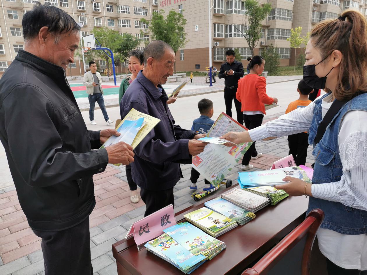 华州区杏林镇:政策宣传进社区热情讲解暖人心