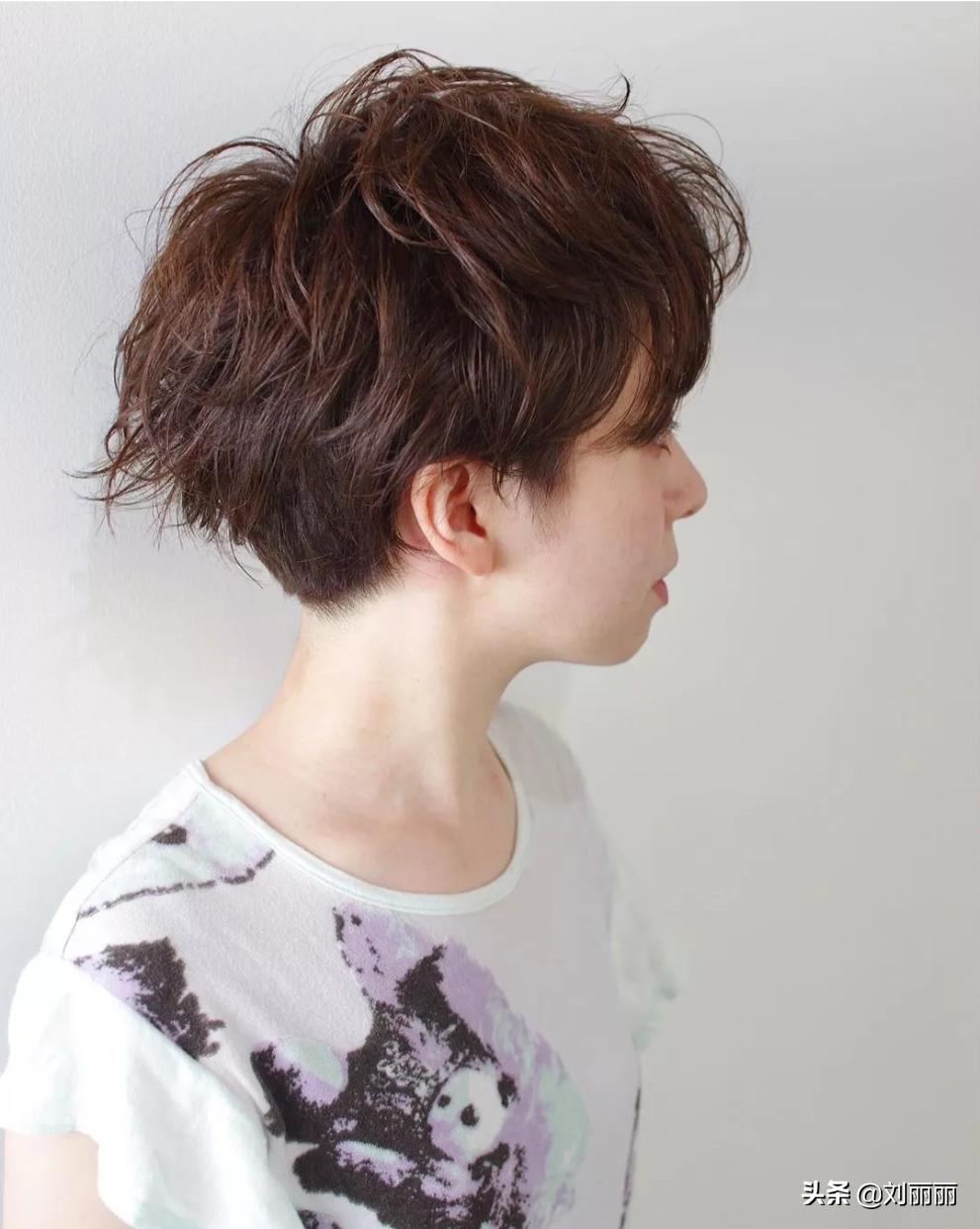 女生短发别针造型,所有女生剪完不用打理的减龄短发