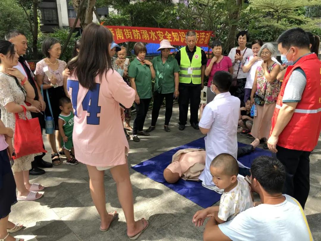 走进社区宣讲心肺复苏,心肺复苏技术社区宣传