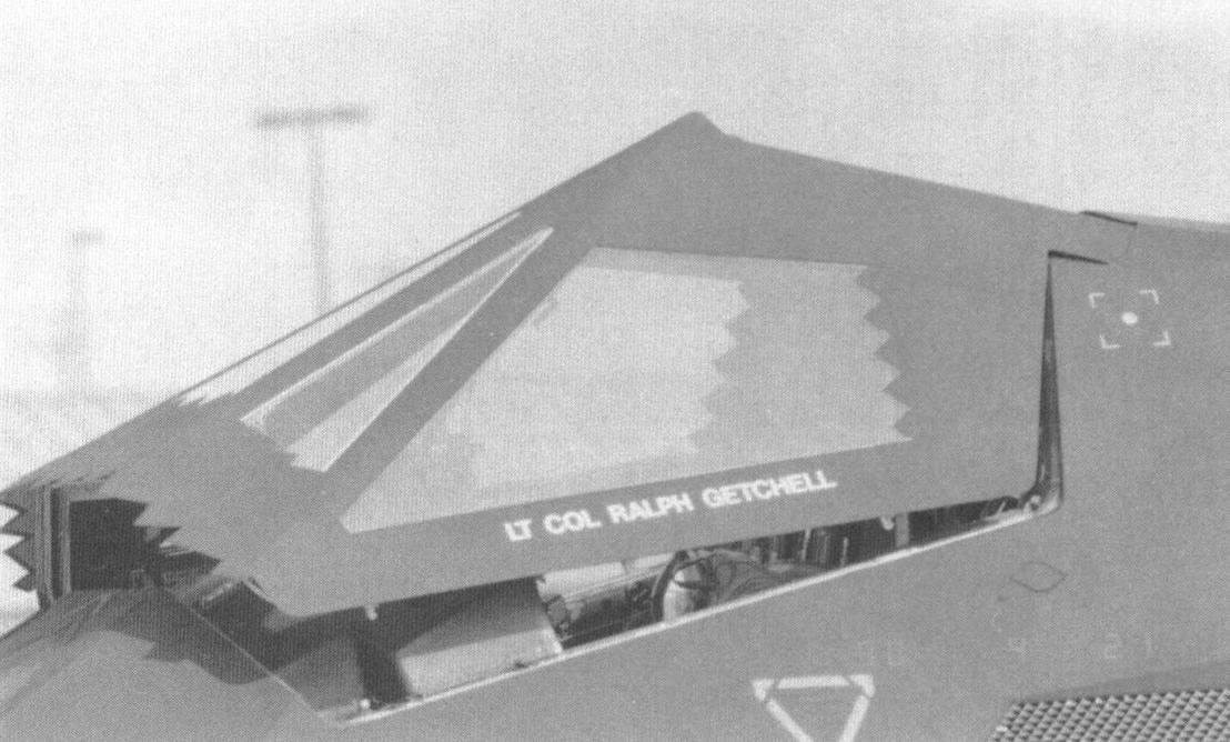 美军f-22战斗机,美军隐形战斗机f117