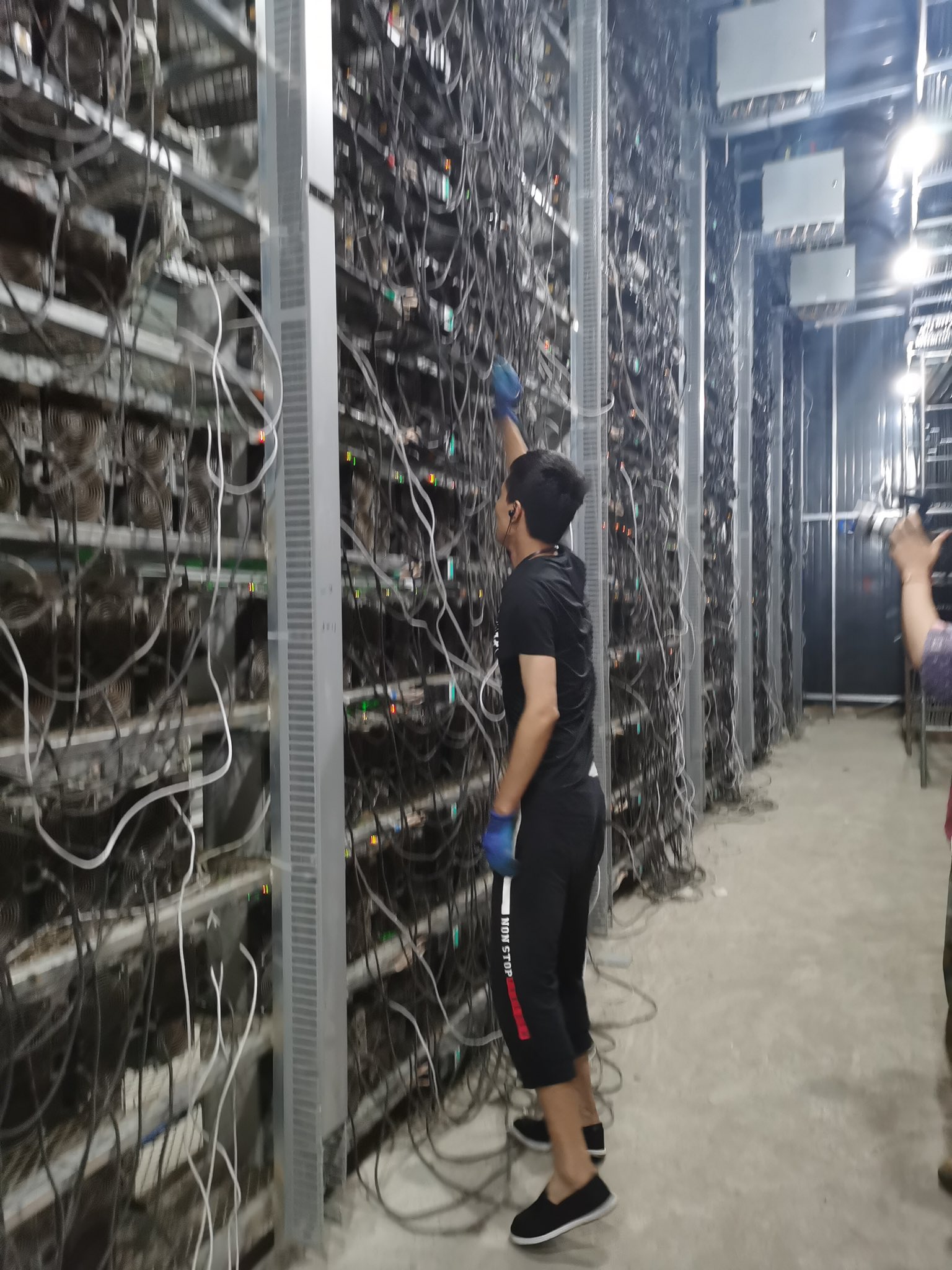 瞎玩菌的游戏周报：显卡战争、Xbox扩展发布会、天价法拍卡牌等