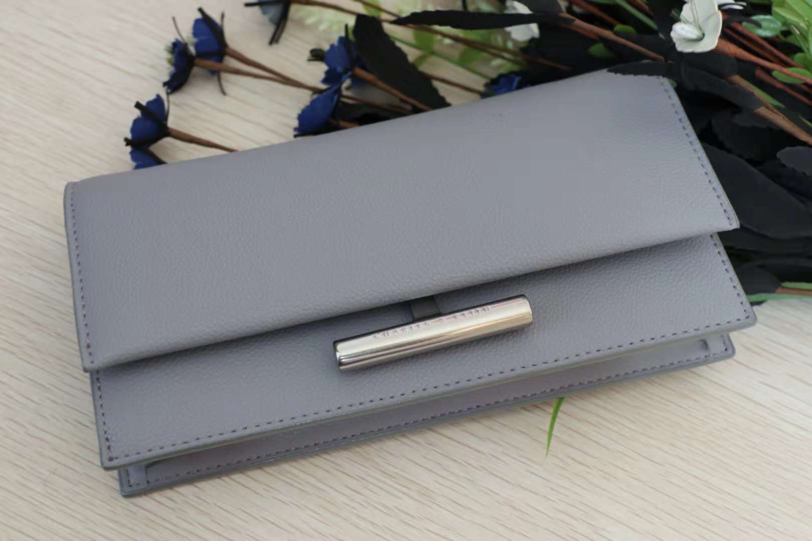 美妆博主的化妆物品有哪些,美妆博主的包里有什么