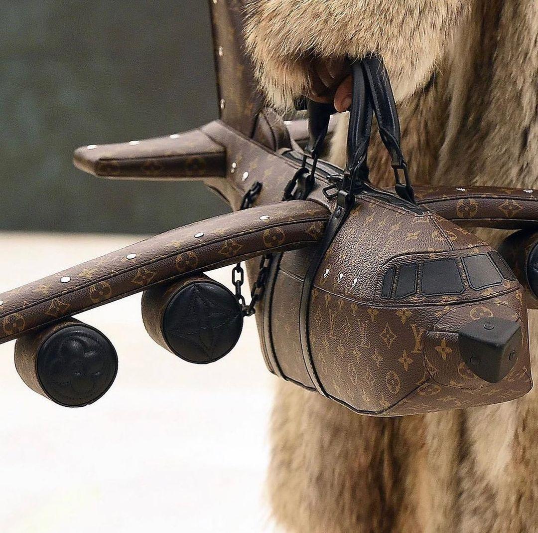 lv顶级旅行包多少钱,lv推出形似飞机的包售价25万