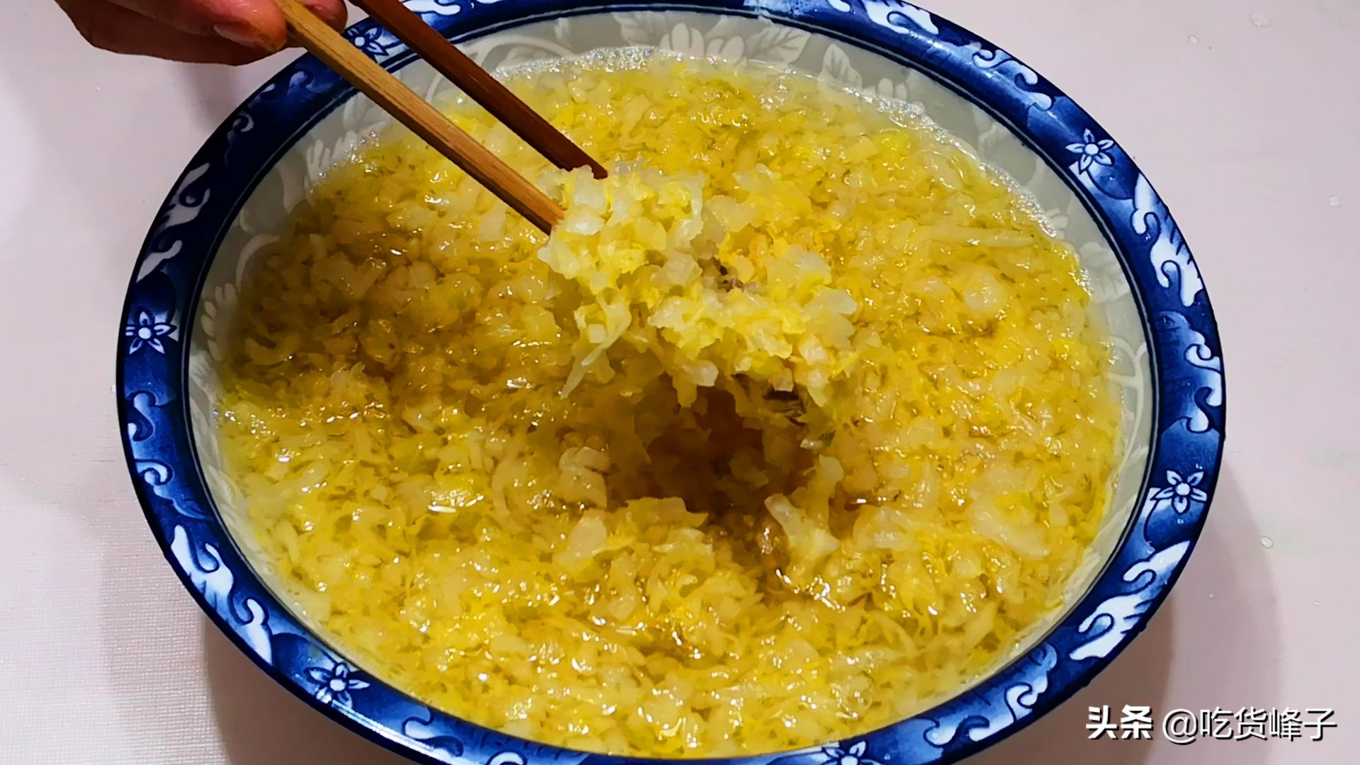 酸菜饺子做法怎么调馅好吃,酸菜馅饺子只放酸菜怎么调